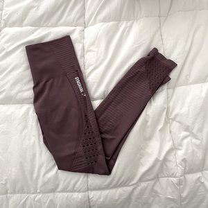 Purple energy seamless gym shark leggings